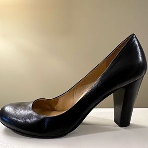 Nine West Black leather high-heel shoe- size 10.5